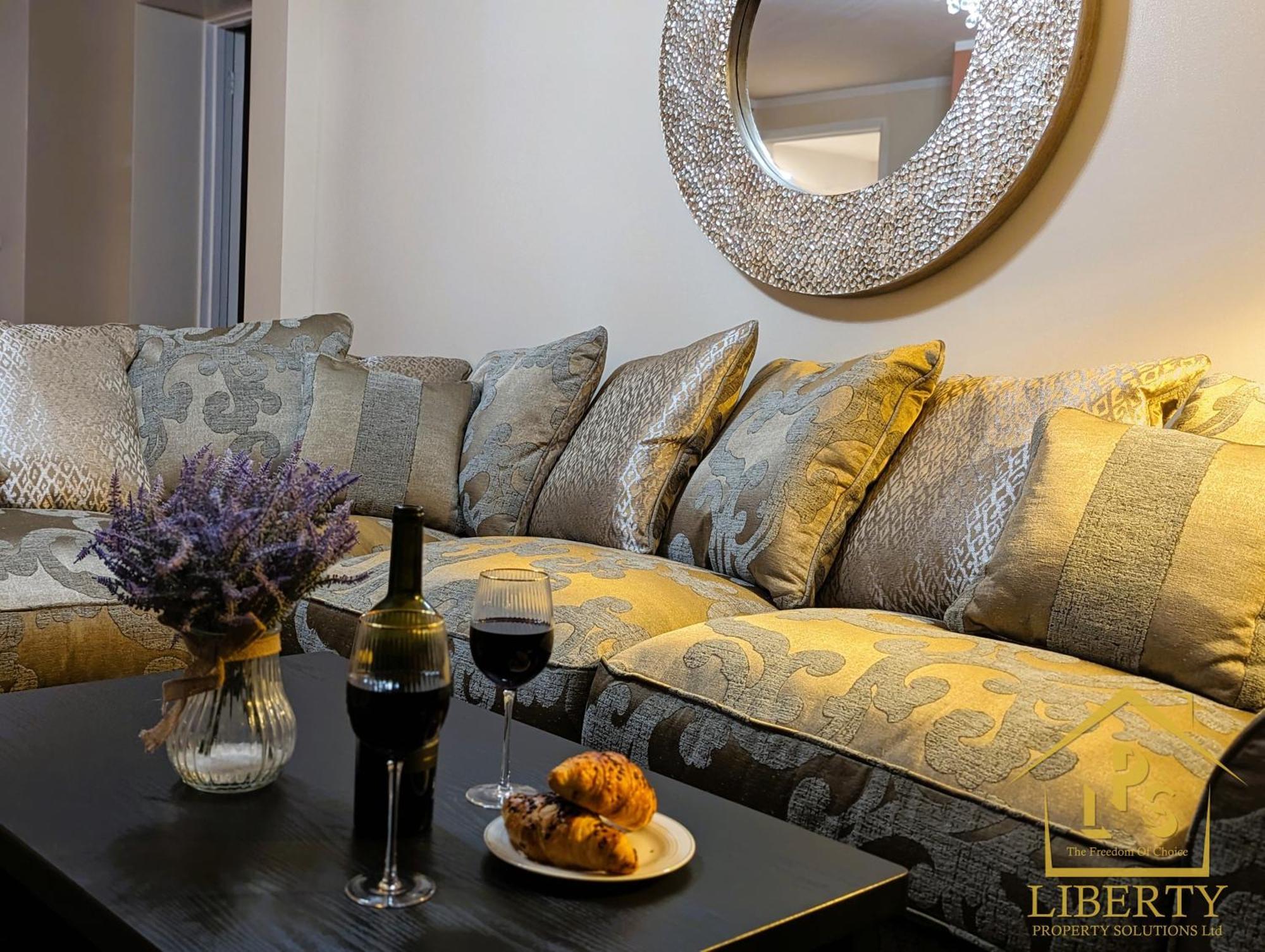 6 Guests * 4 Bedroom * Free Wi-Fi *Huntingdon Exterior photo