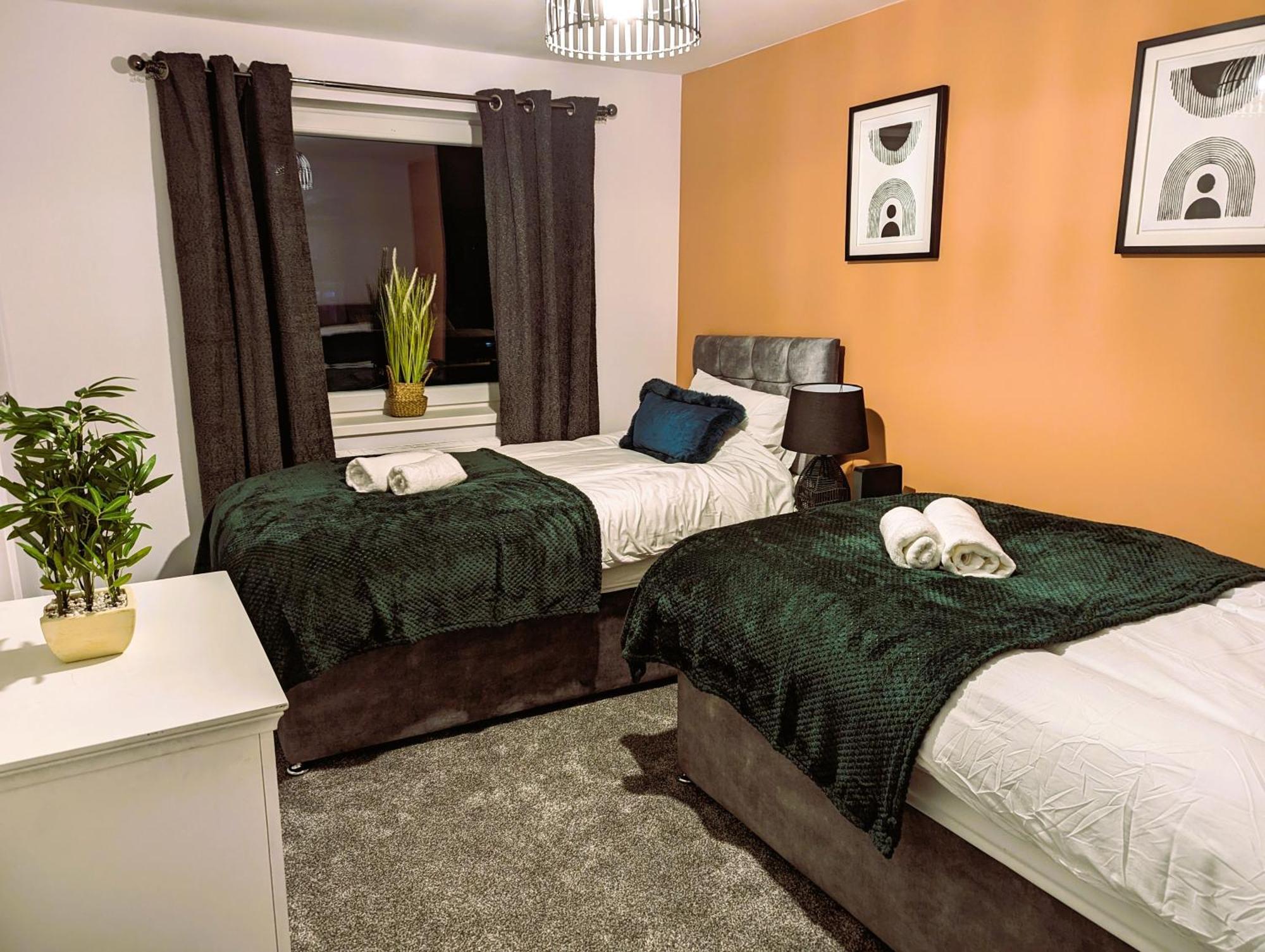 6 Guests * 4 Bedroom * Free Wi-Fi *Huntingdon Exterior photo